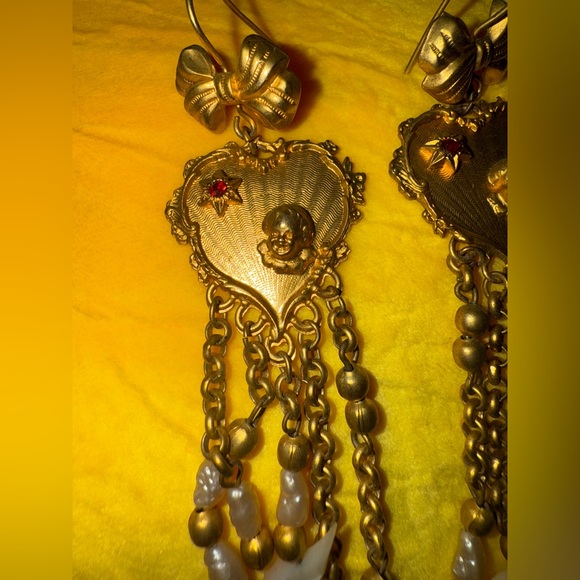 Ylang ylang of Beverly Hills Gold-tone heart-shaped dangle earrings - Picture 4 of 4